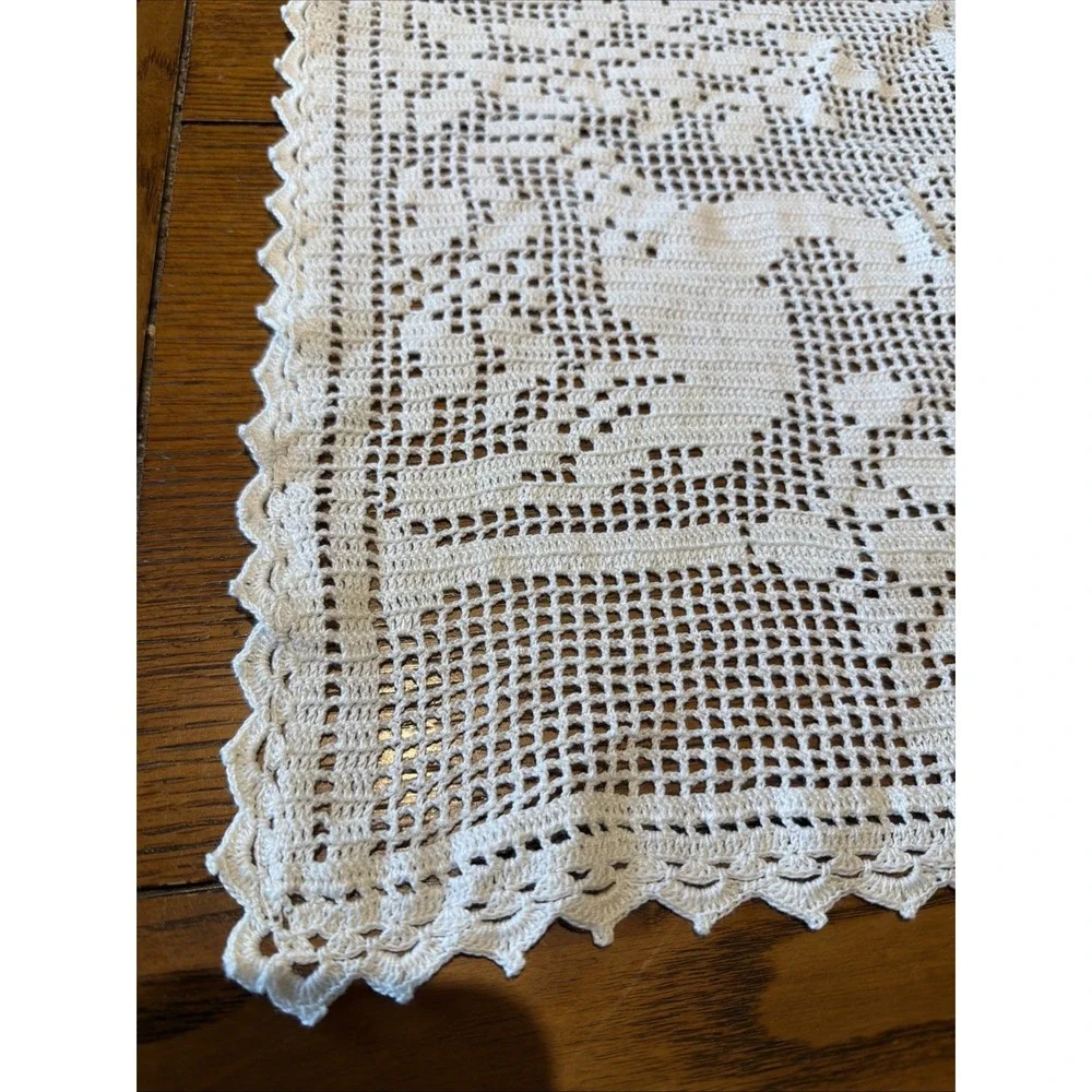Vtg Hand Crocheted Tablec Runner With Deer & Trees 35.5